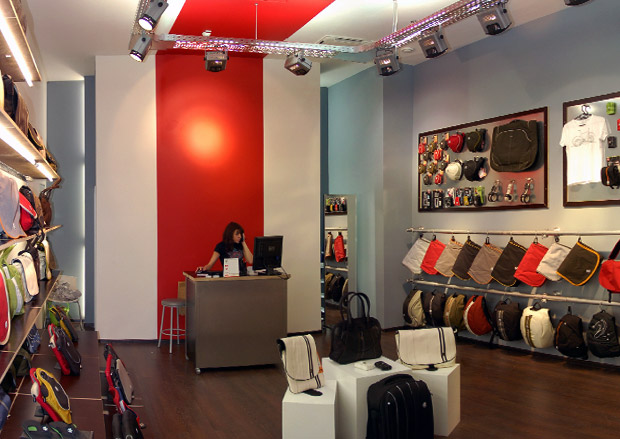 Ремонт магазина Crumpler ТЦ Золотой Вавилон г.Москва. Фото 8